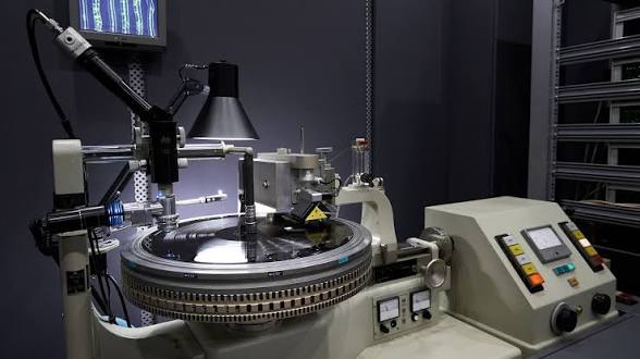 Cutting lathe